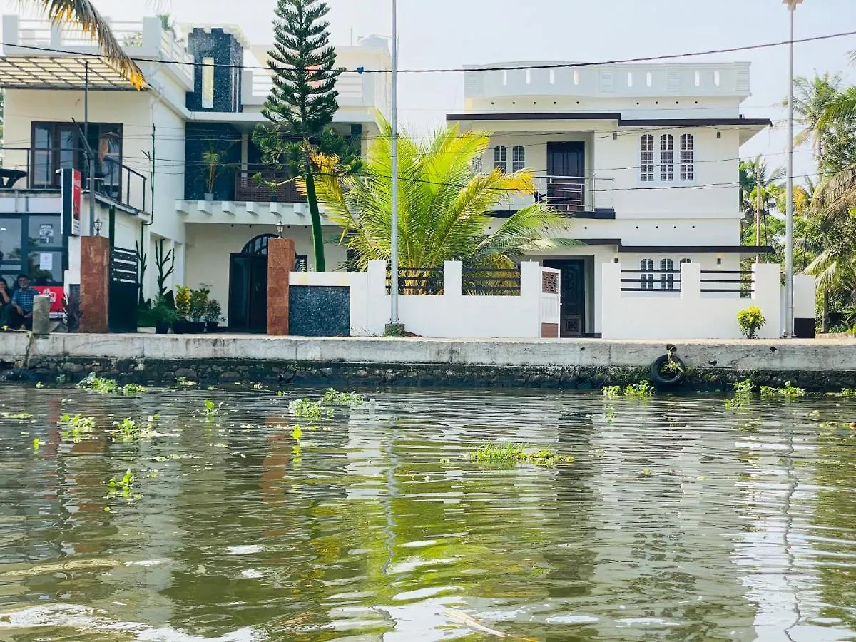 Alappuzha Alice Lake Promise הודו